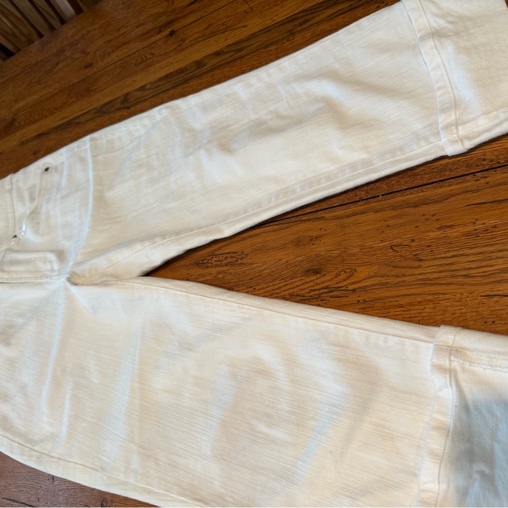 Women Chicos  White stretch Jeans with sequins on pockets. Mint condition.